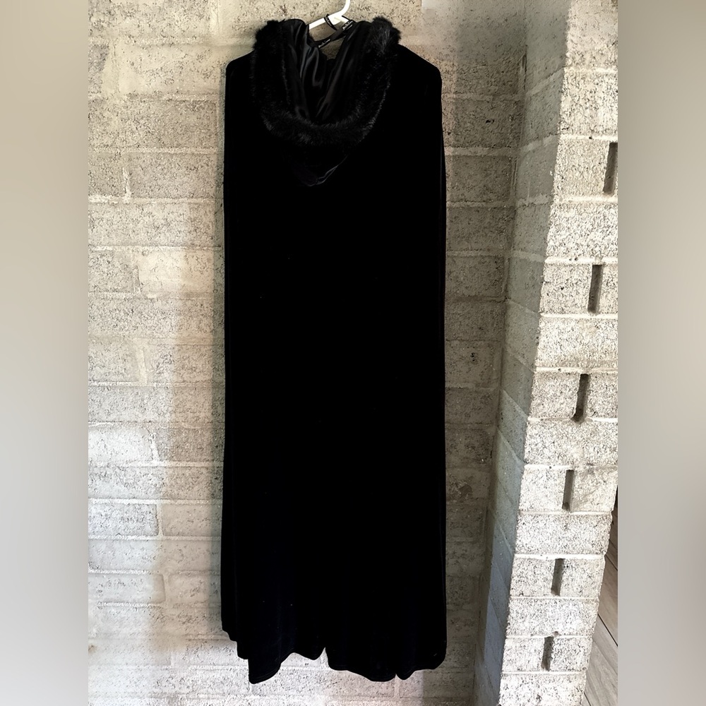 Vintage Exquisite Jeffrey & Dara Evenings By Tom Barra Full Velvet Cape/Fur Hood - Picture 8 of 11
